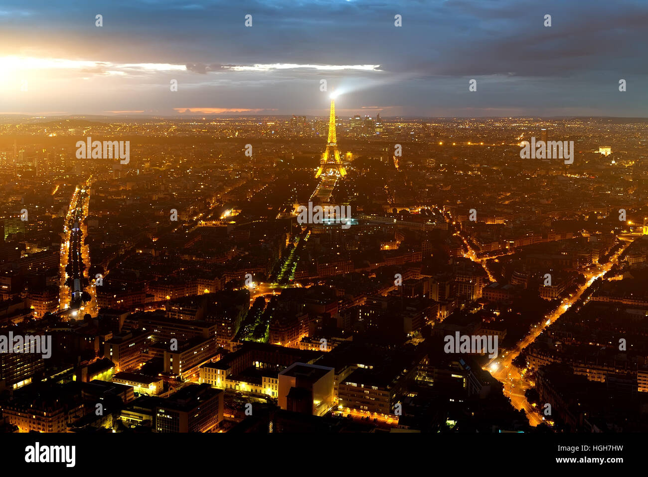 Paris, France skyline, panorama de nuit. La vue depuis la tour Montpanasse en 20 août 2016. Banque D'Images