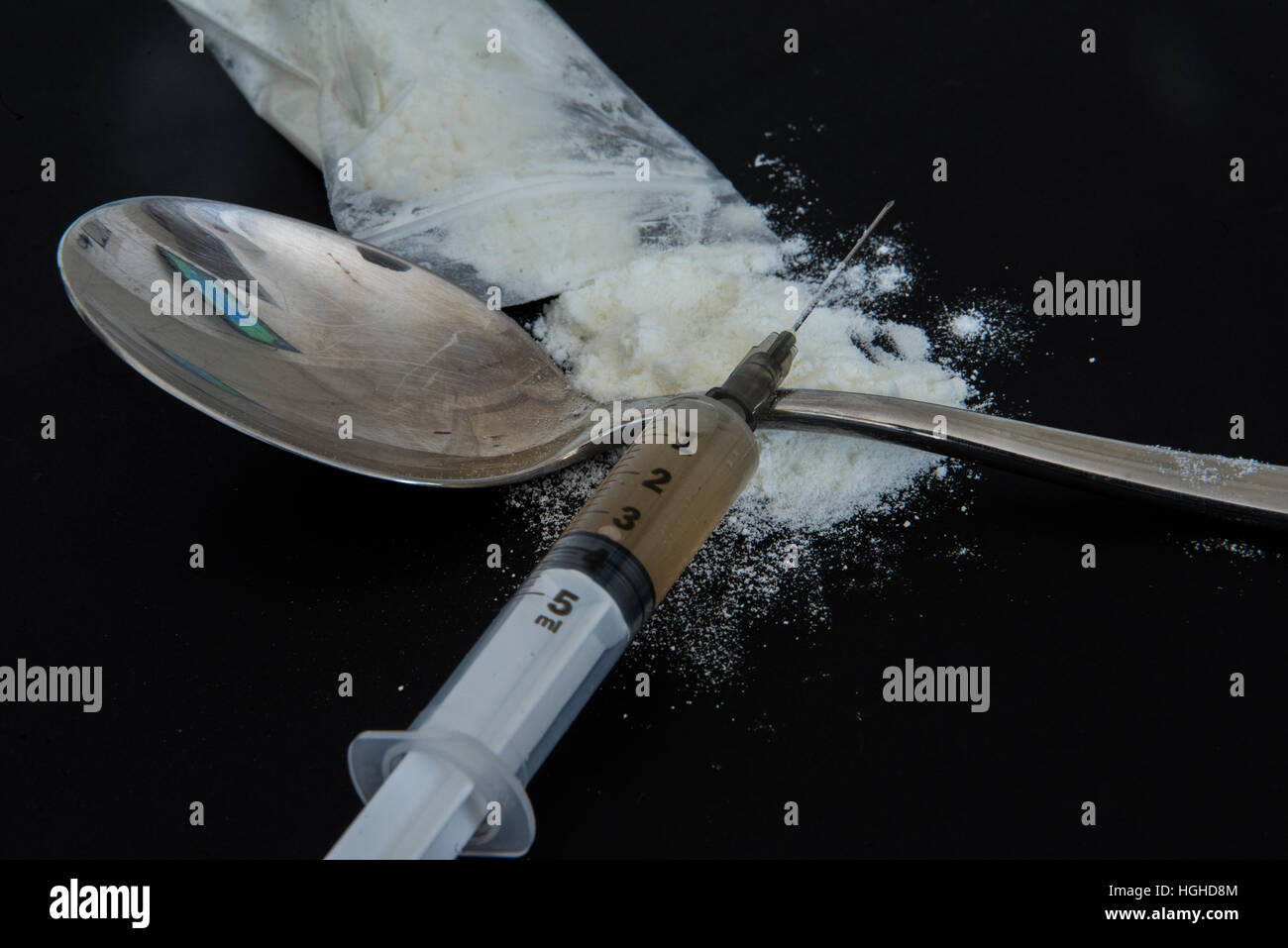 La consommation de drogues illicites avec seringue Banque D'Images