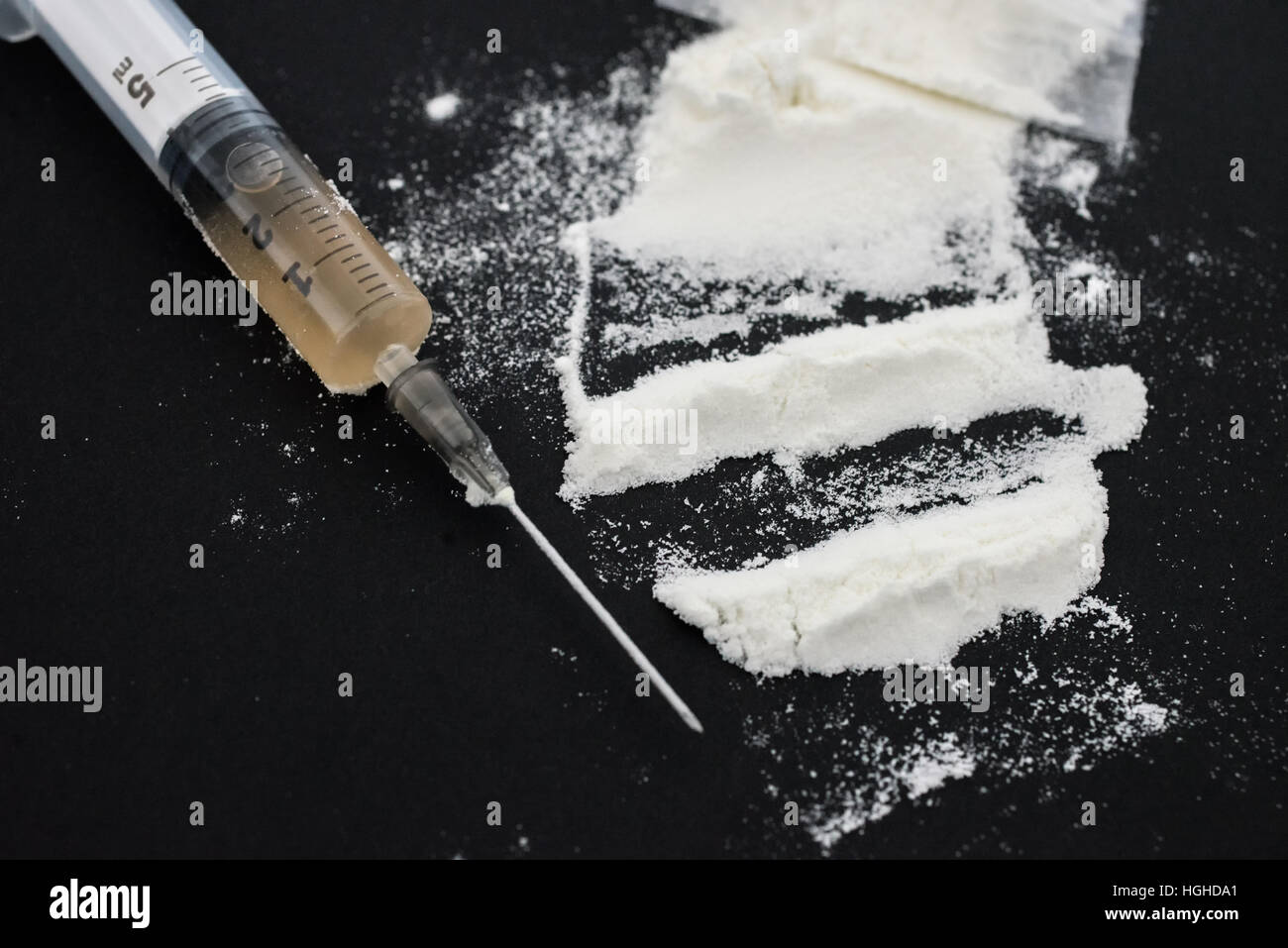 La consommation de drogues illicites avec seringue Banque D'Images