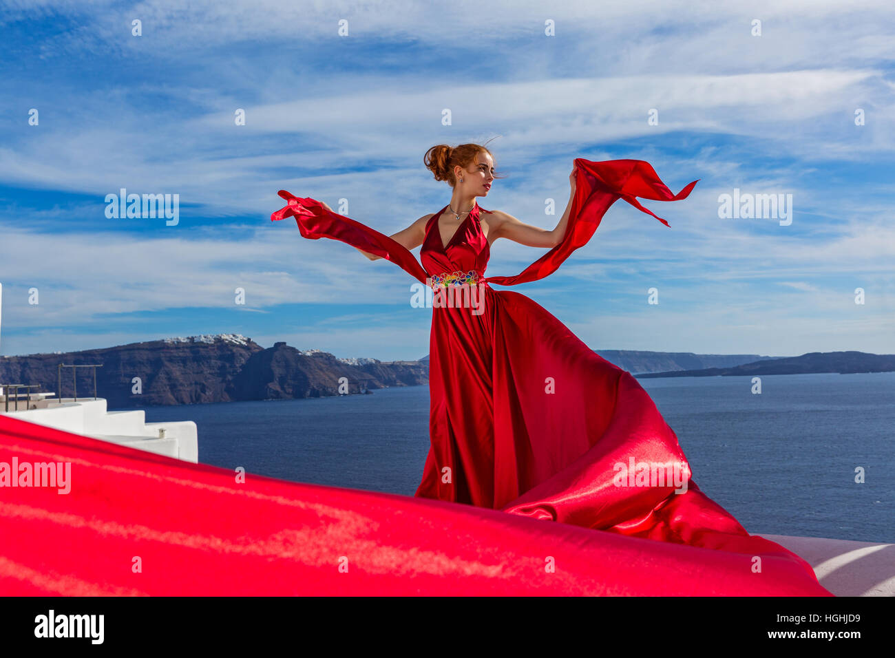 Femme dans une belle robe rouge Banque D'Images