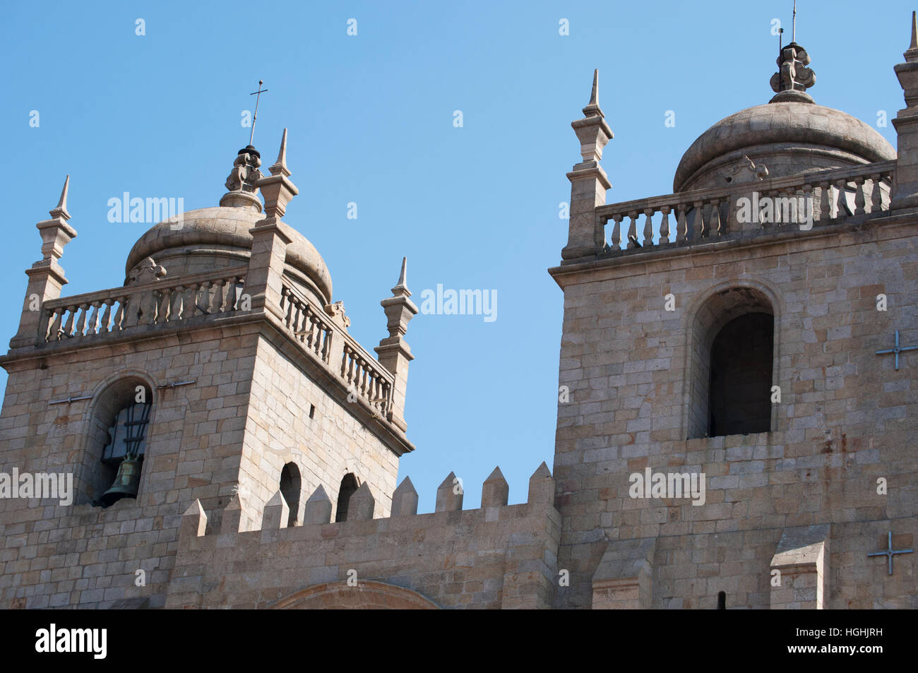 Porto : Détails de les clochers de la sé do Porto, la cathédrale de la vieille ville, l'un des plus anciens monuments de la ville. Banque D'Images