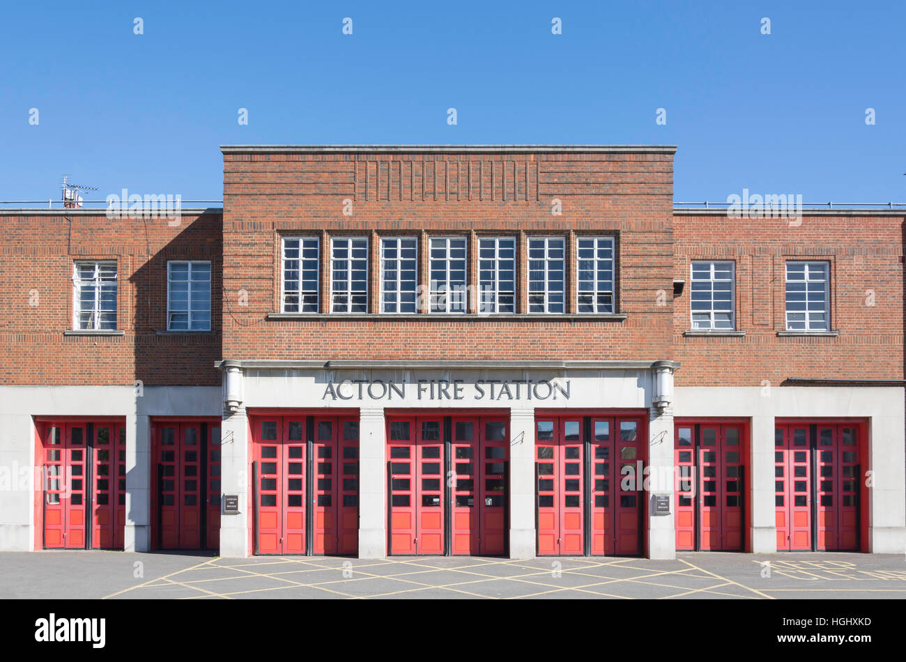 Acton Art Déco Fire Station, Gunnersbury Lane, Acton, London Borough of Ealing, Greater London, Angleterre, Royaume-Uni Banque D'Images