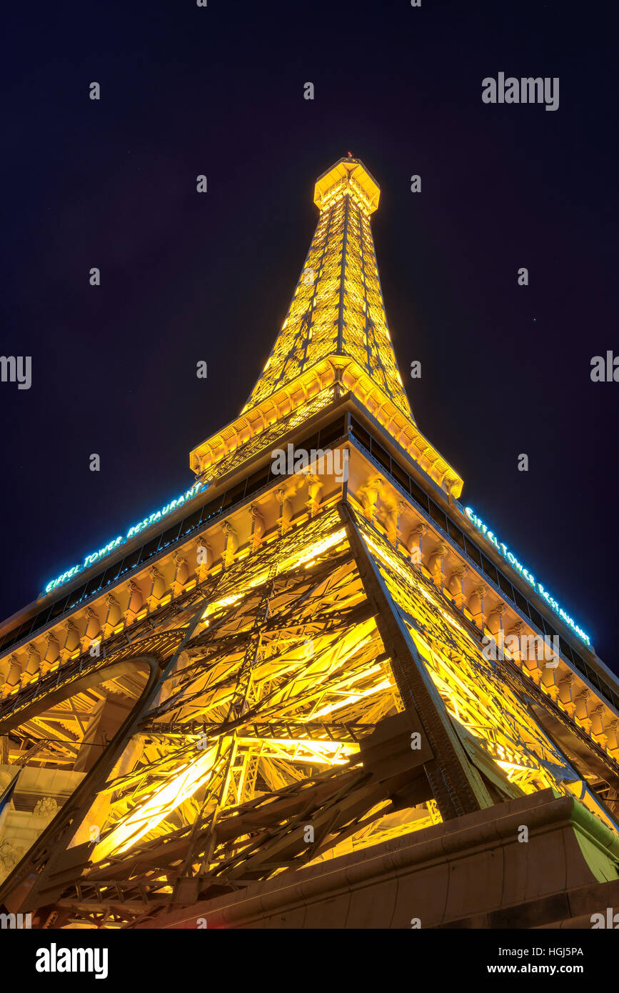 Tour Eiffel de Paris Hotel de Las Vegas de nuit Banque D'Images