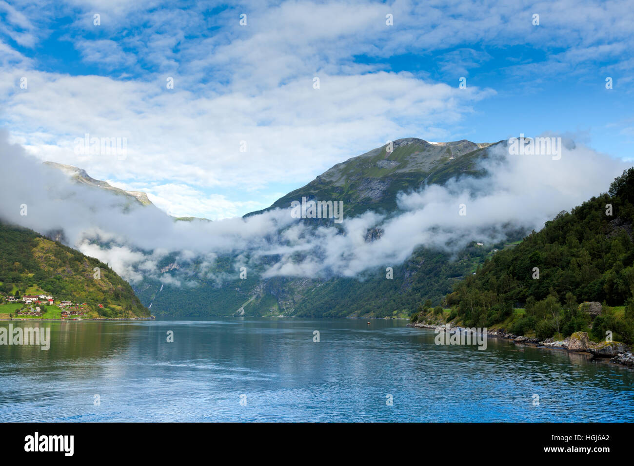 Paysage norvégien avec le fjord de Geiranger, classé au Patrimoine Mondial de l'UNESCO Banque D'Images