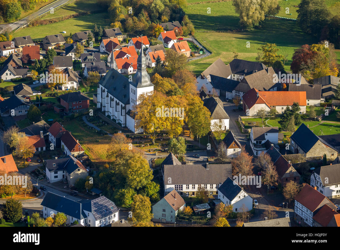 Vue aérienne, Rüthen avec St John's Church et Eglise Saint-Nicolas, Rüthen, Sauerland, Rhénanie du Nord-Westphalie, Allemagne, Europe, Banque D'Images