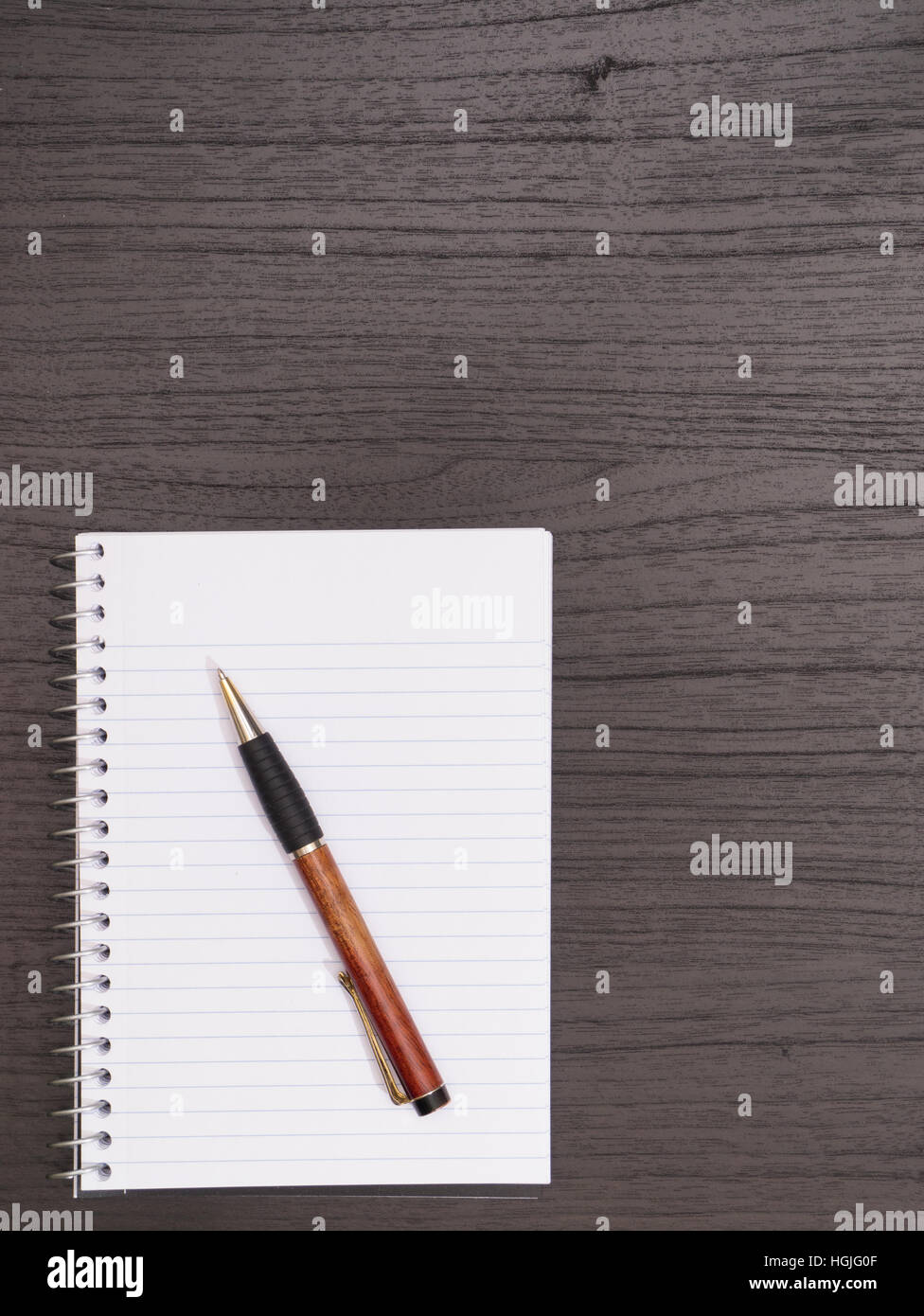 Bureau avec carnet à spirales, crayon Banque D'Images