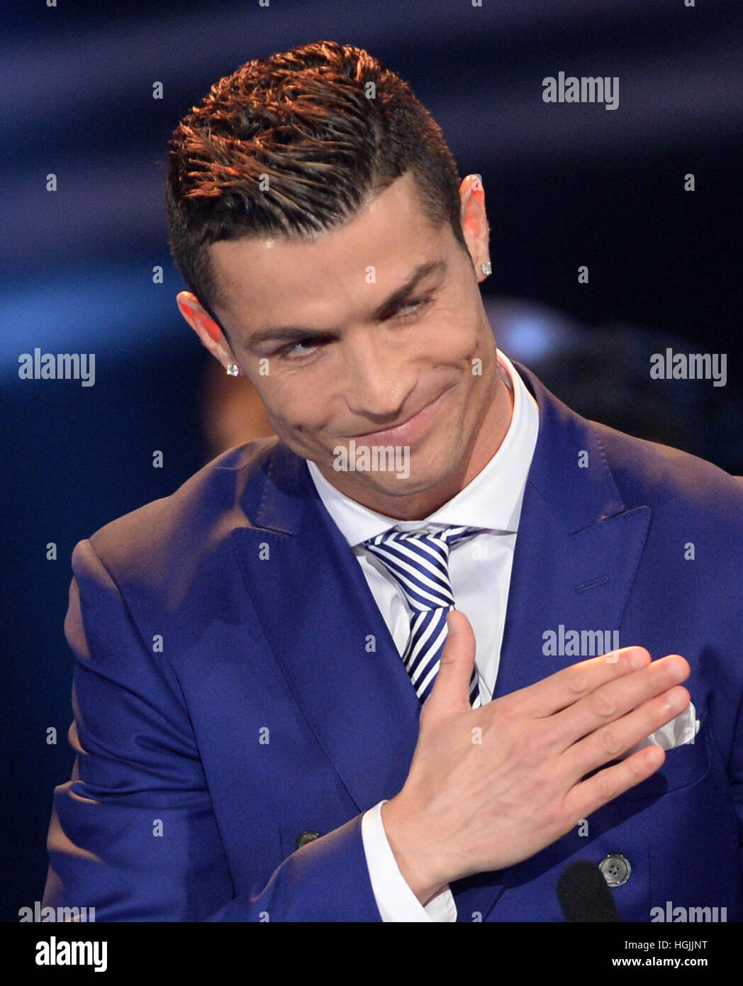 Zurich, Suisse. Jan 9, 2017. Footballeur portugais Cristiano Ronaldo est FIFA World Player de l'année 2016, photo de la Coupe du Monde Les joueurs de l'année 2016 gala à Zurich, Suisse, 9 janvier 2017. Photo : Patrick Seeger/dpa/Alamy Live News Banque D'Images