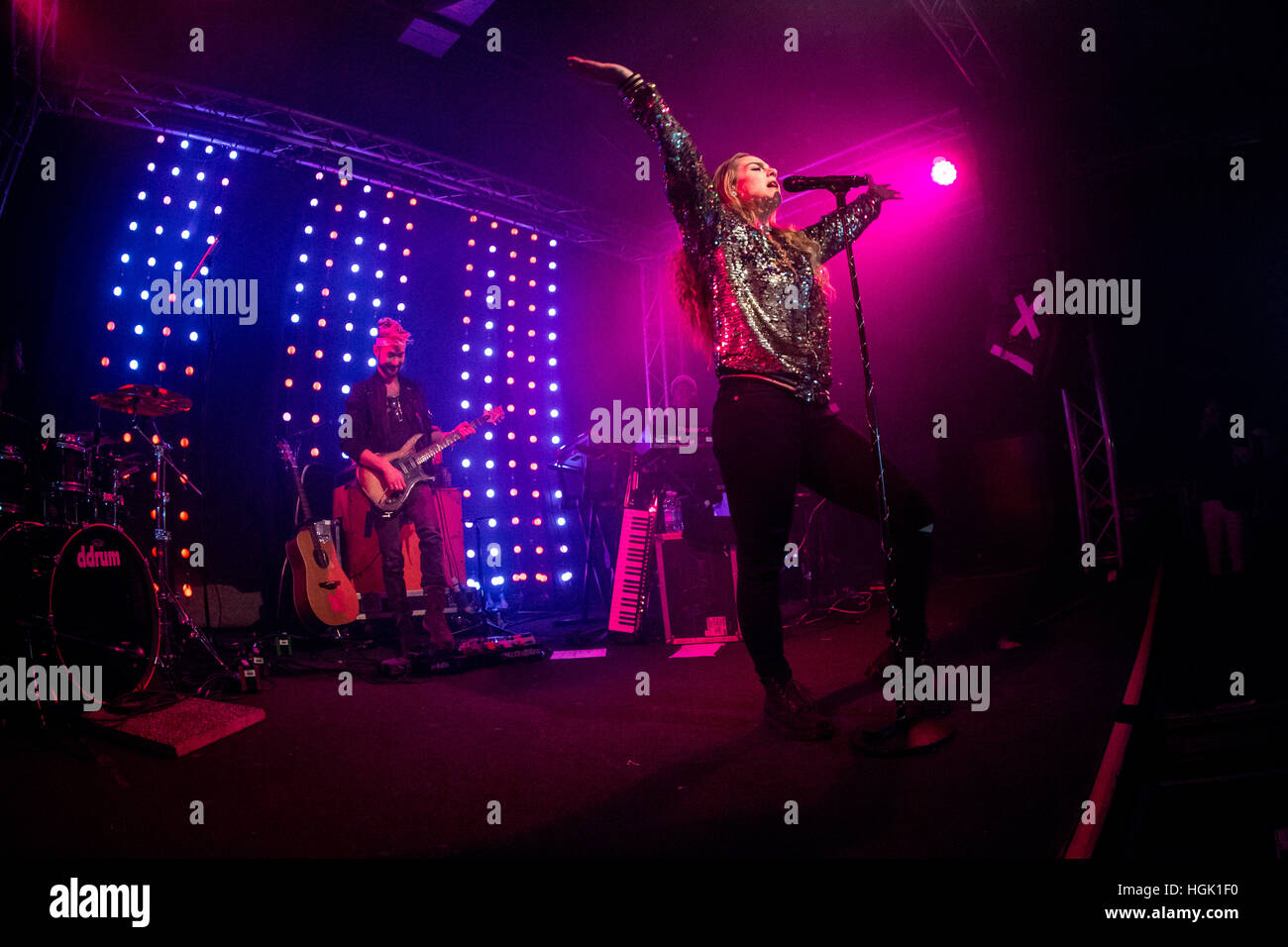 Milan, Italie. 22 janvier, 2017. La chanteuse et actrice Joanna Noëlle Blagden Levesque connu sur scène comme JOJO effectue sur scène à tunnel durant la "Love Tour' Credit : Rodolfo Sassano/Alamy Live News Banque D'Images