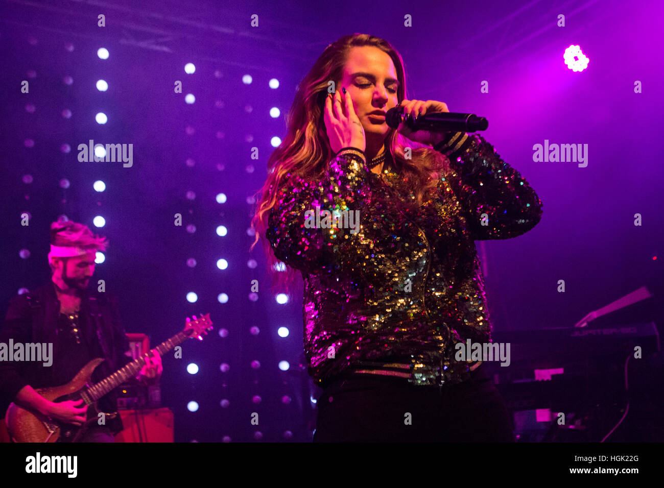 Milan, Italie. 22 janvier, 2017. La chanteuse et actrice Joanna Noëlle Blagden Levesque connu sur scène comme JOJO effectue sur scène à tunnel durant la "Love Tour' Credit : Rodolfo Sassano/Alamy Live News Banque D'Images