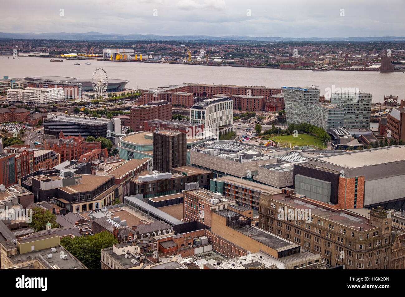 Vue aérienne du centre-ville de Liverpool. 2012 L'Albert Dock. Banque D'Images