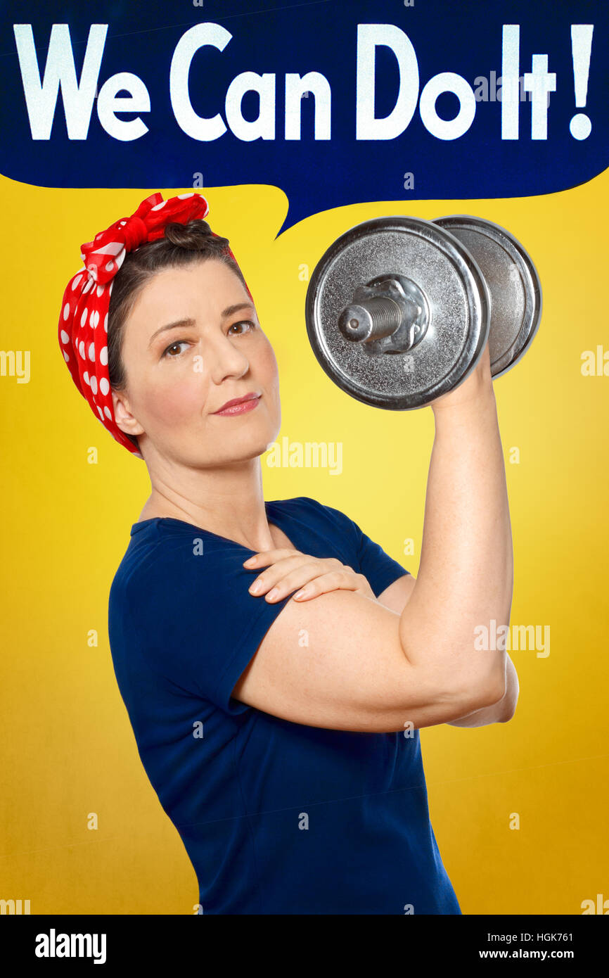 Riveteuse pneumatique de la Rosie avec capeline rouge et bleu t-shirt soulever un haltère lourd, fond jaune, nous pouvons le faire speech bubble Banque D'Images