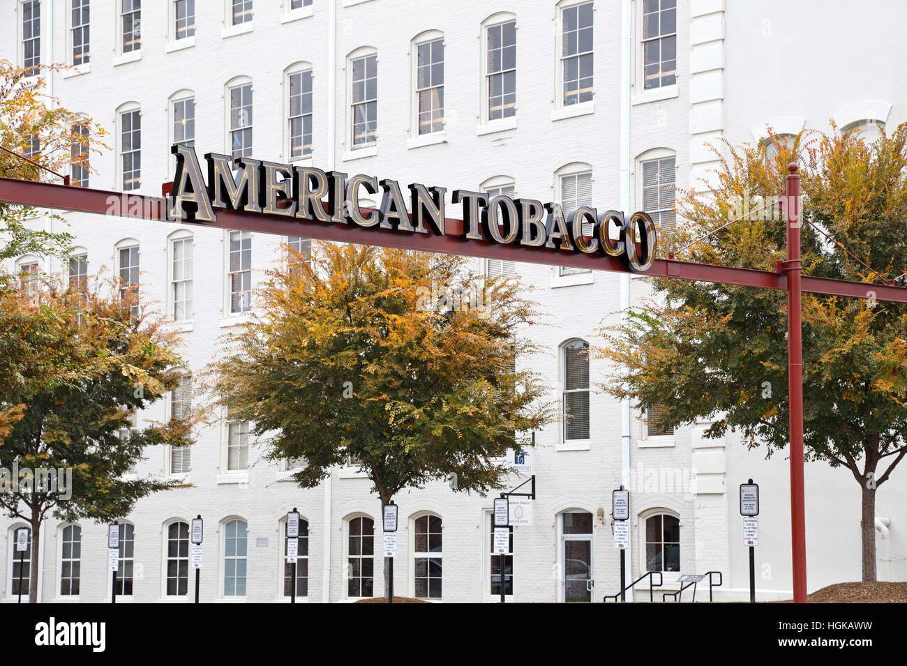 American Tobacco Warehouse District, Durham, Caroline du Nord. Vieilles usines de tabac transformé en espace affaires. Banque D'Images