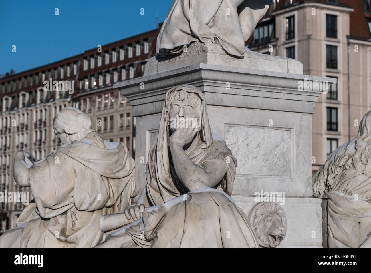 La sculpture à l'Schiller memorial - Gendarmenmarkt, Berlin Banque D'Images