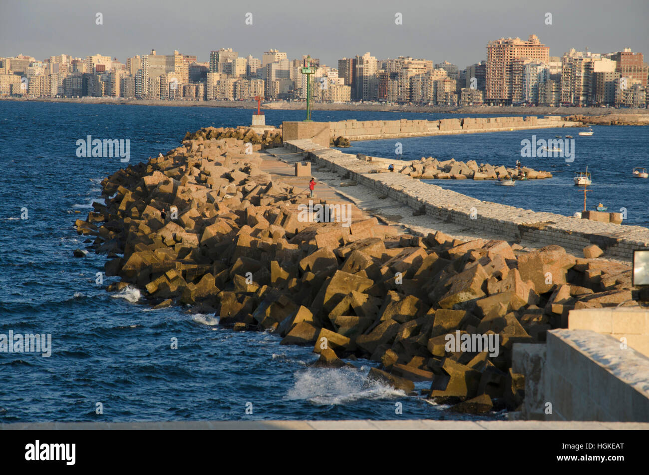 Vue sur la ville d'Alexandrie à partir de la citadelle de Qaitbay, Alexandria, Egypte Banque D'Images