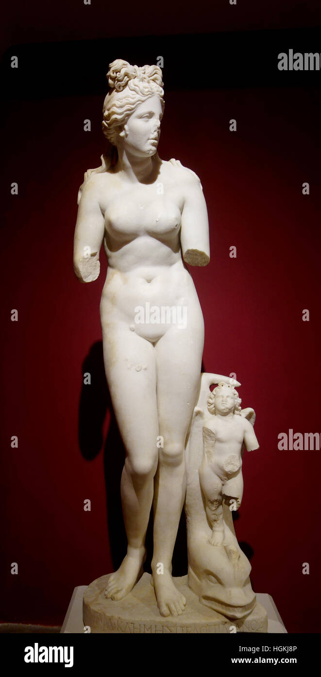 ANTALYA, TURQUIE - 10 juillet 2016 : La statue femme, au Musée Archéologique d'Antalya Banque D'Images