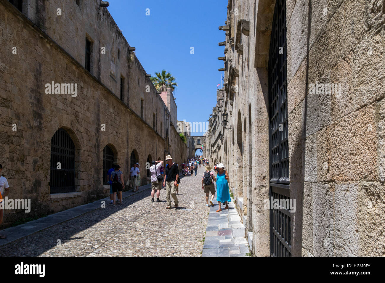 Groupe de touristes dans une vieille ville Banque D'Images