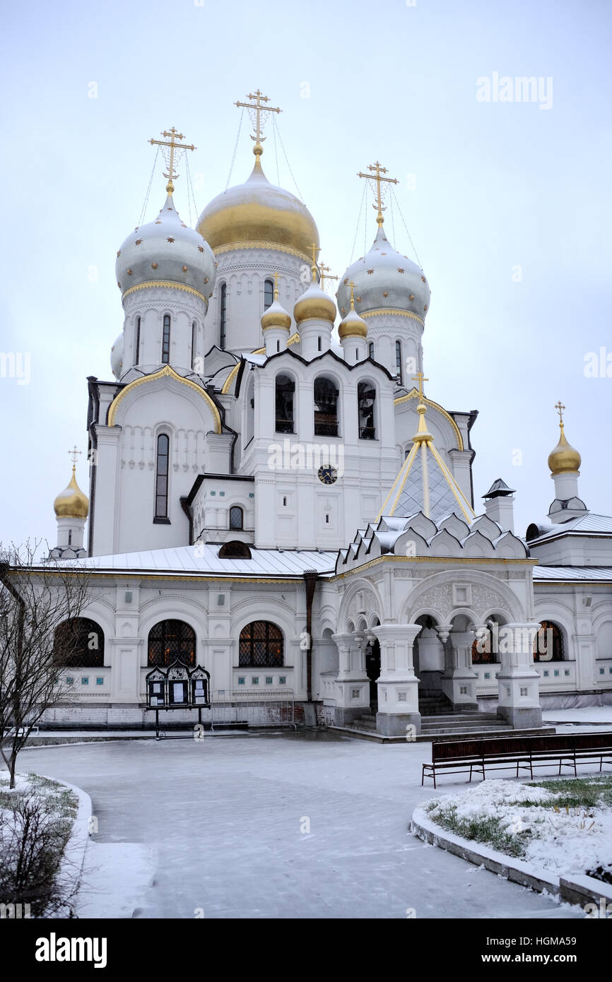 À l'avant de la nativité Cathédrale Après Neige dans Zachatievsky Monastère (le couvent de la Conception). Moscou, Russie Banque D'Images