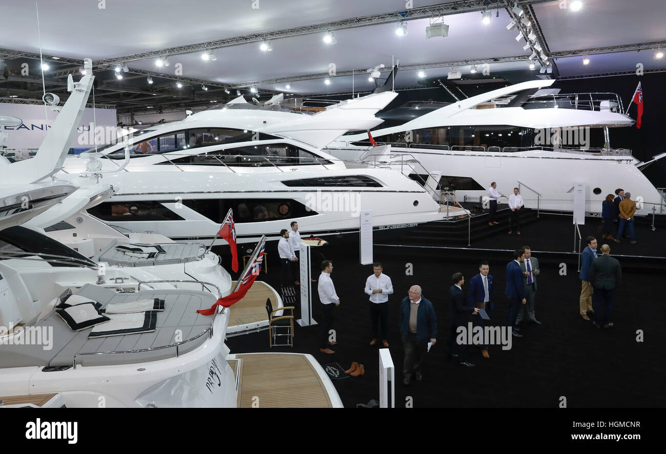 Londres, Royaume-Uni. Jan 11, 2017. Les visiteurs sont accueillis à la London Boat Show at ExCel à Londres, Grande-Bretagne. © Han Yan/Xinhua/Alamy Live News Banque D'Images
