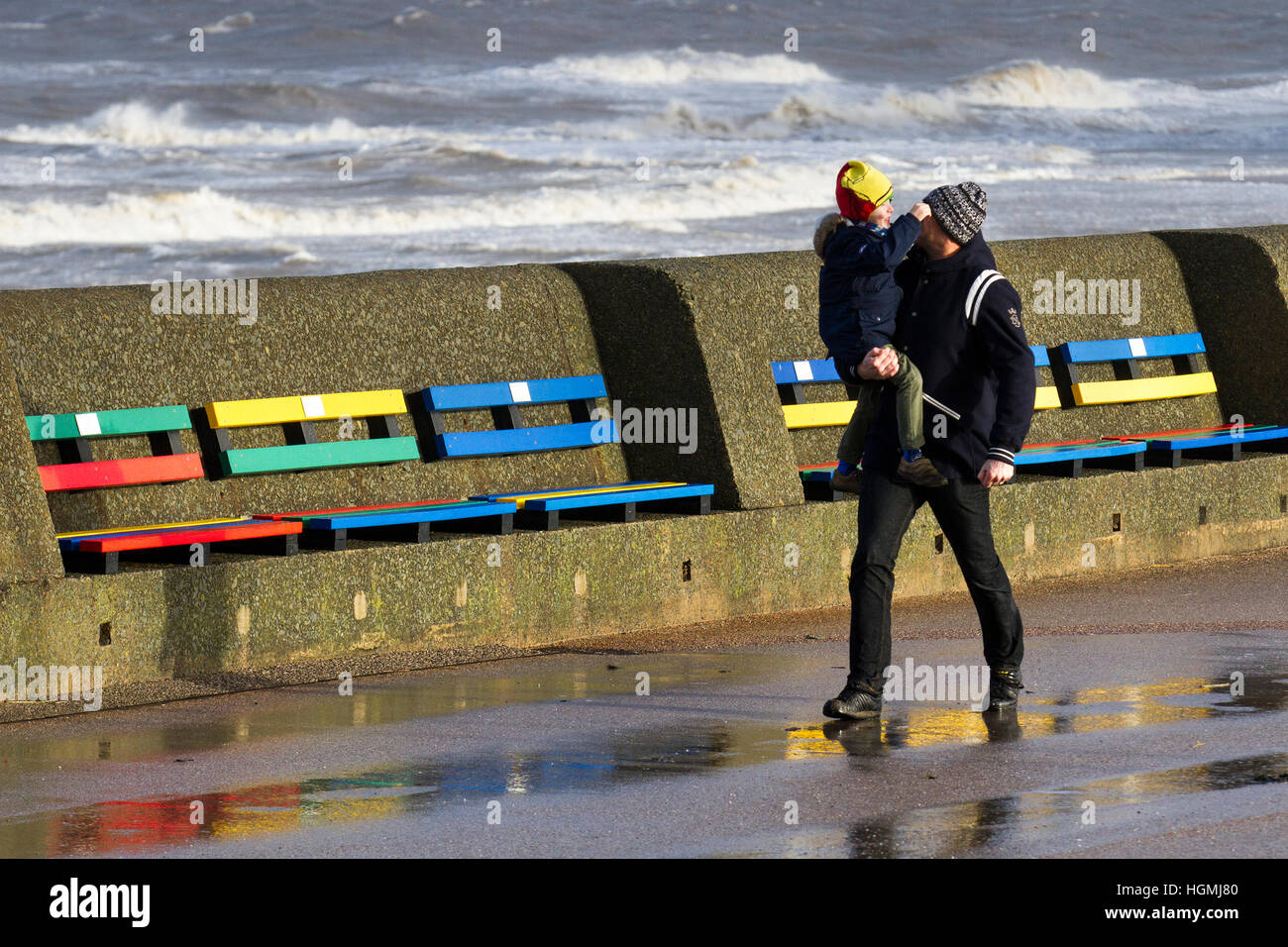 New Brighton, Cheshire, Royaume-Uni. 11 janvier, 2017. UK : Météo des vents de force de tempête batter les rives du littoral en wirral New Brighton, Wallasey. Credit : MediaWorld Images/Alamy Live News Banque D'Images
