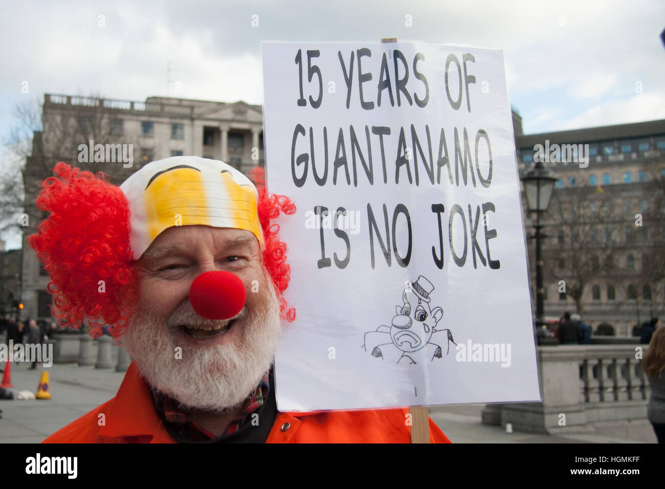 London UK. 11 janvier 2017. Un manifestant habillé en clown manifestations contre le camp militaire américain de Guantanamo qui fête ses 15 ans depuis son ouverture en 11 janvier 2002 Crédit : amer ghazzal/Alamy Live News Banque D'Images