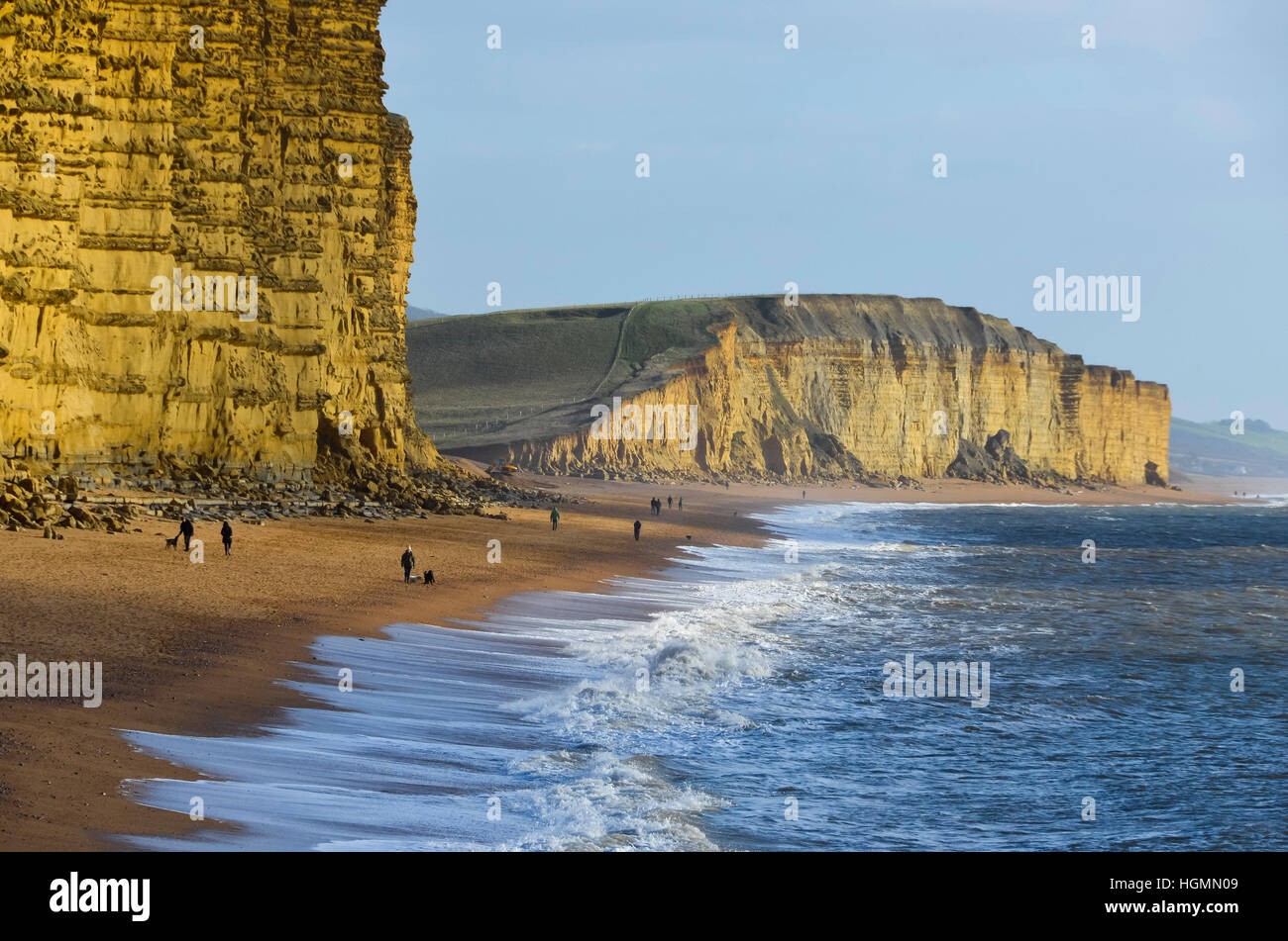West Bay, Dorset, UK. 11 janvier 2017. Météo britannique. East Beach et falaise de West Bay, dans Dorset sur un froid mais après-midi ensoleillé. Photo de Graham Hunt/Alamy Live News Banque D'Images
