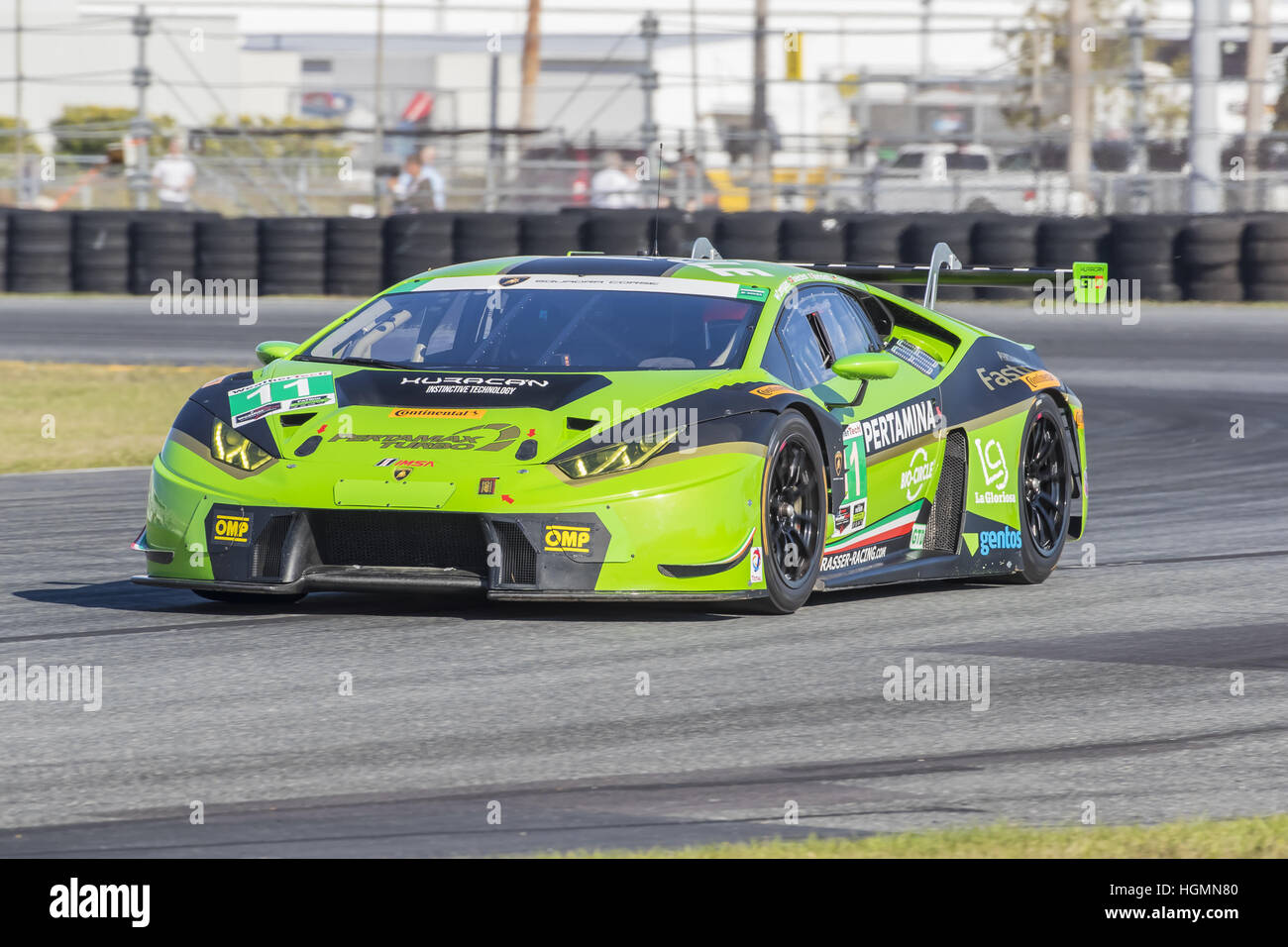 Daytona Beach, Floride, USA. 6 janvier, 2017. 06 janvier 2017 - Daytona Beach, Floride, USA : le Tonneau de Grasser Racing Team GT3 Lamborghini ouragan par l'tourne à la rugissement avant la Rolex 24 à Daytona International Speedway de Daytona Beach, Floride. © Walter G Arce Sr Asp Inc/ASP/ZUMA/Alamy Fil Live News Banque D'Images