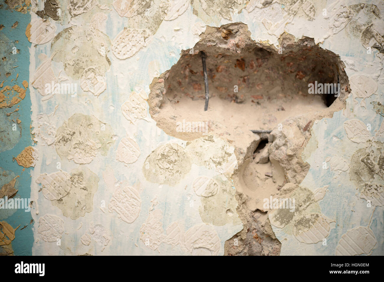 Trou dans la région de mur comme un arrière-plan Banque D'Images