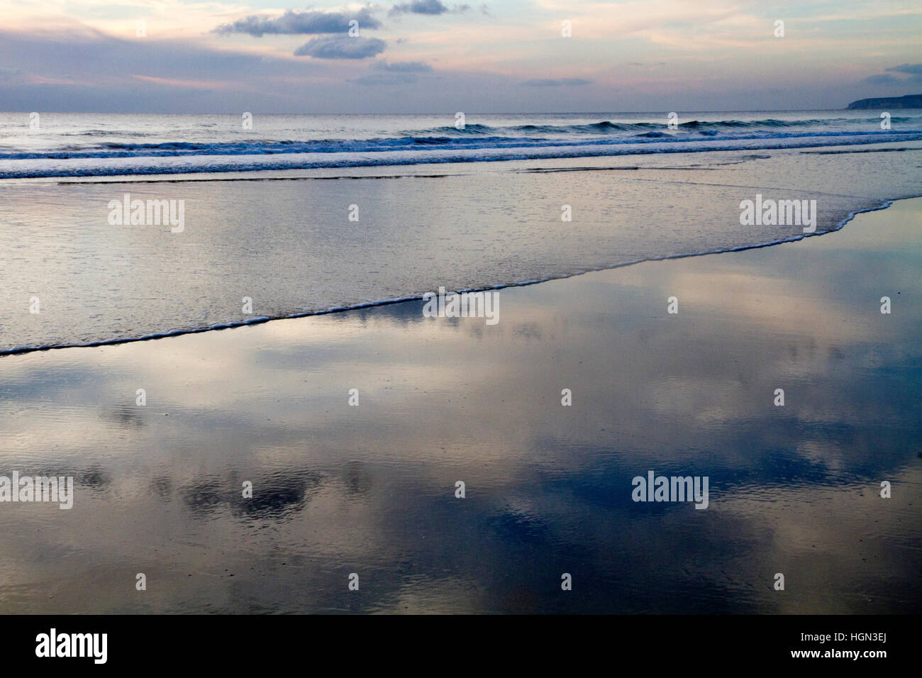 La plage de Los Lances au coucher du soleil, Tarifa, Cadix, Andalousie, Espagne Banque D'Images