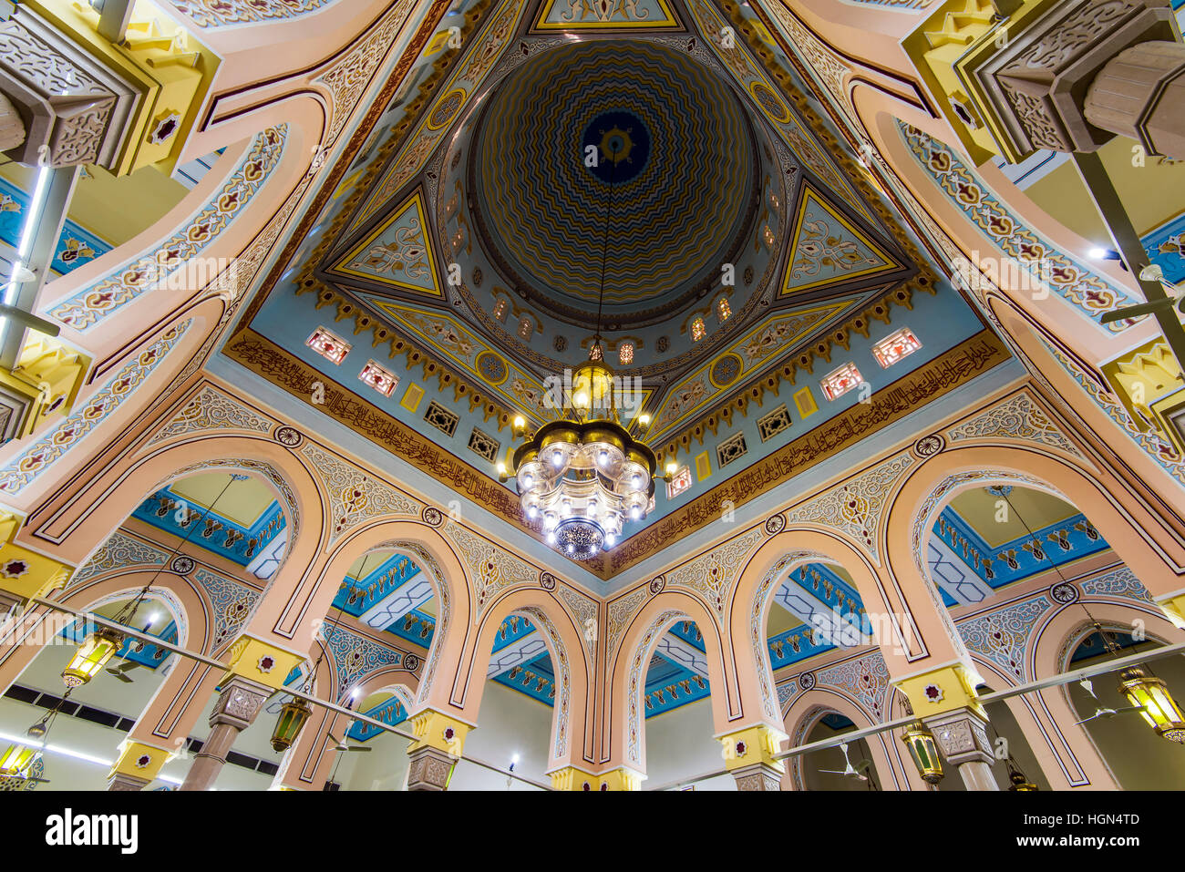 Vue de l'intérieur de la mosquée de Jumeirah, Dubaï, Émirats Arabes Unis Banque D'Images