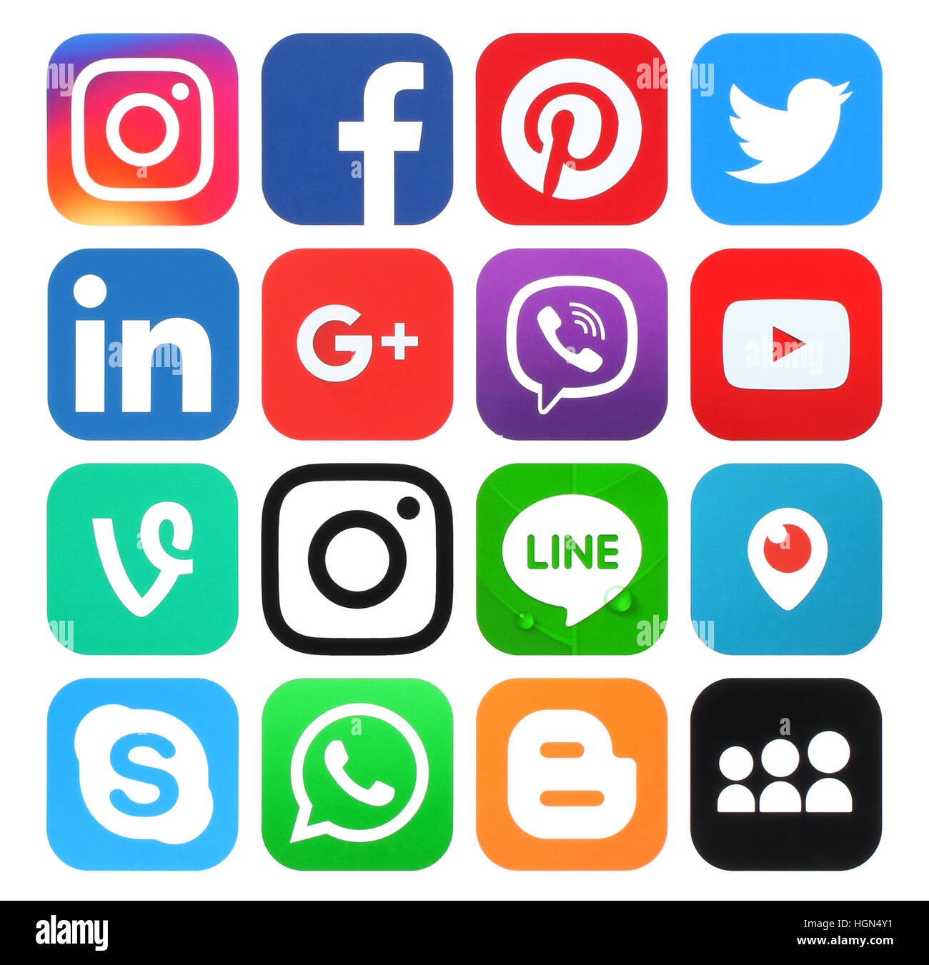 Kiev, Ukraine - le 26 mai 2016 : Collection de médias sociaux populaires logos imprimés sur du papier:Facebook, Twitter, Google Plus, Instagram, LinkedIn, Pinterest Banque D'Images