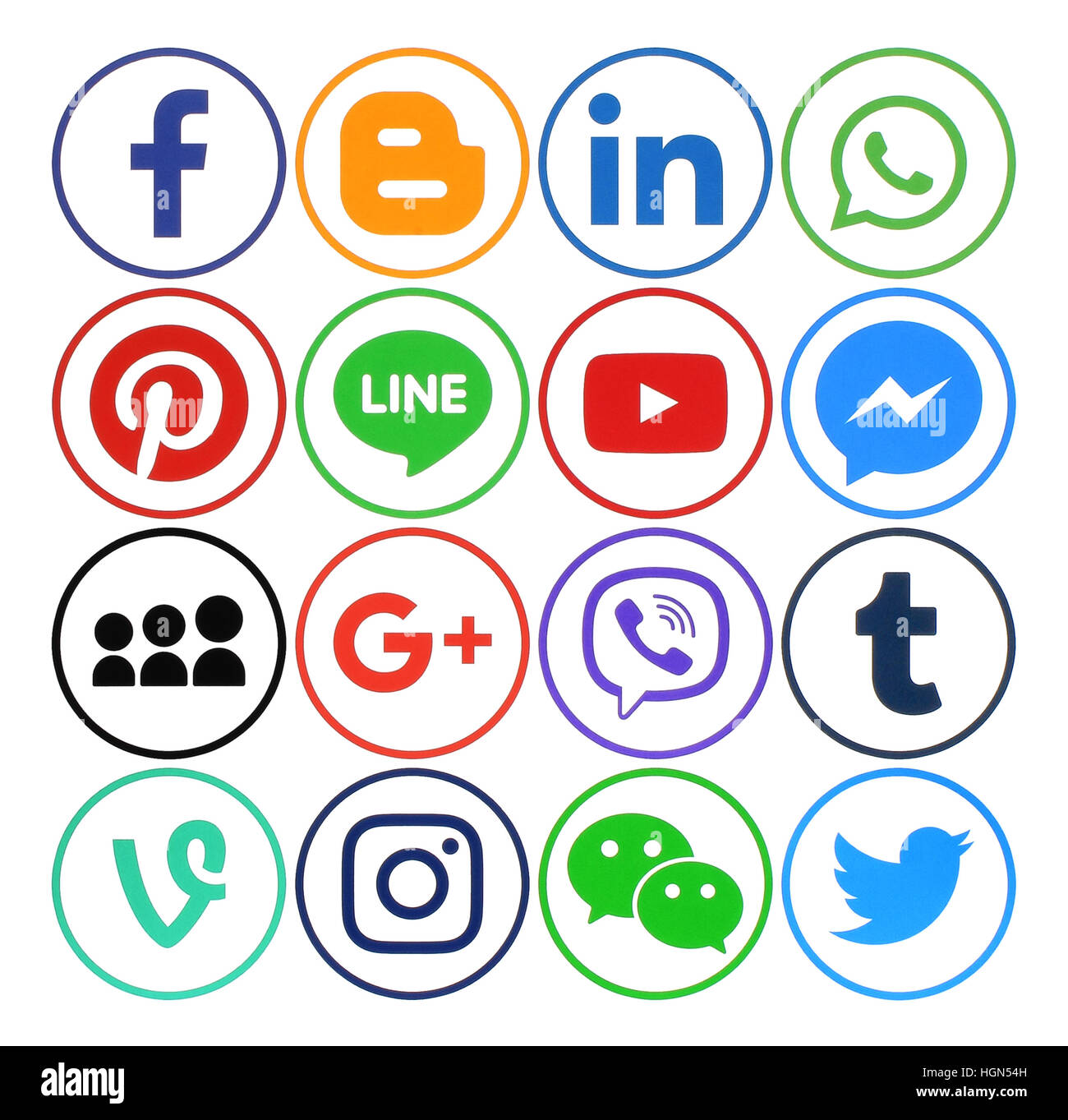 Kiev, Ukraine - Décembre 05, 2016 : Collection de médias sociaux populaires icônes ronde imprimée sur du papier : Facebook, Twitter, Google Plus, Instagram, Pintere Banque D'Images