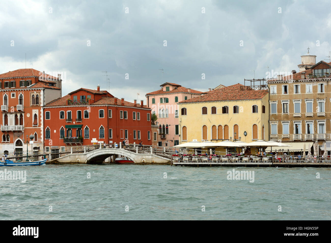 Palais historique dans le Grand Canal de Venise en Italie. Banque D'Images