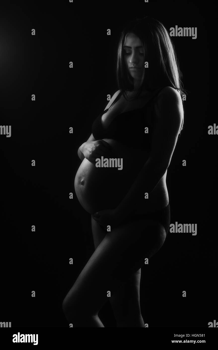 Personnel clé faible image en noir et blanc d'une jeune femme enceinte Banque D'Images