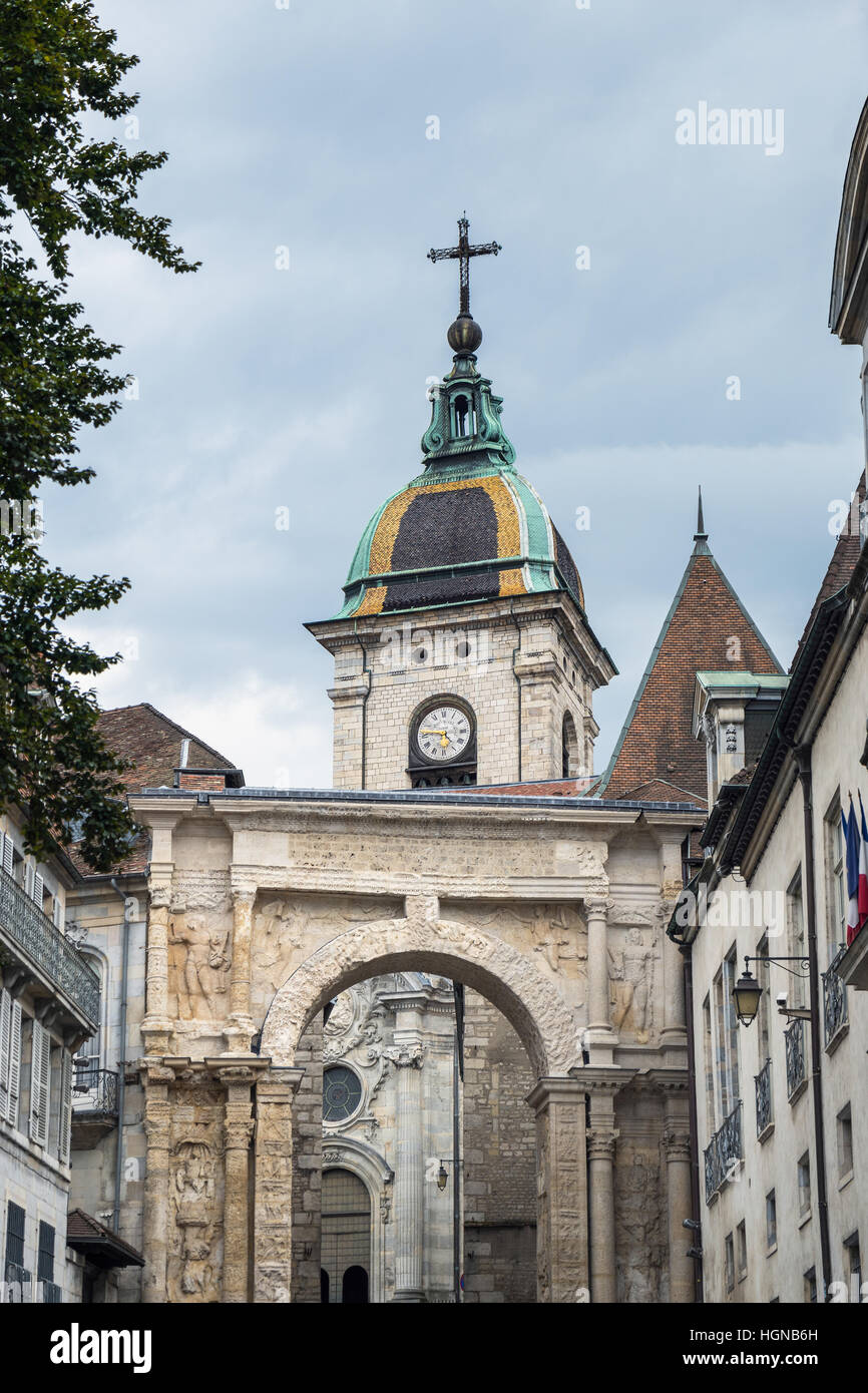 Vue sur la cathédrale St Jean de Besançon France Photo Stock - Alamy