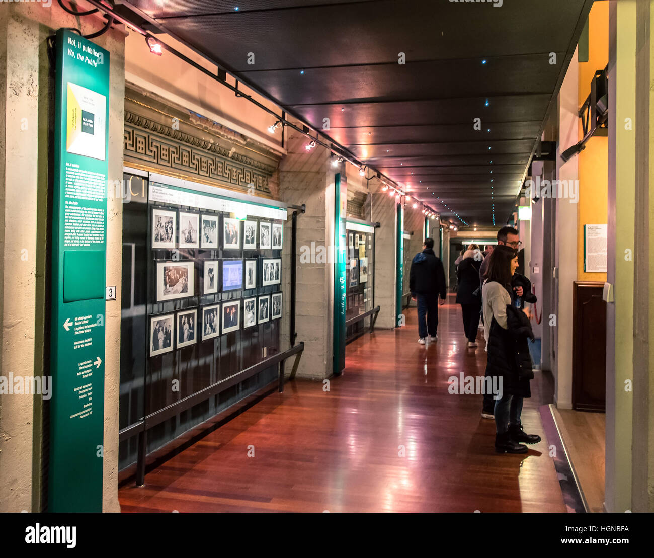 Les touristes visiter Musée National du Cinéma de Turin, en Italie. Banque D'Images