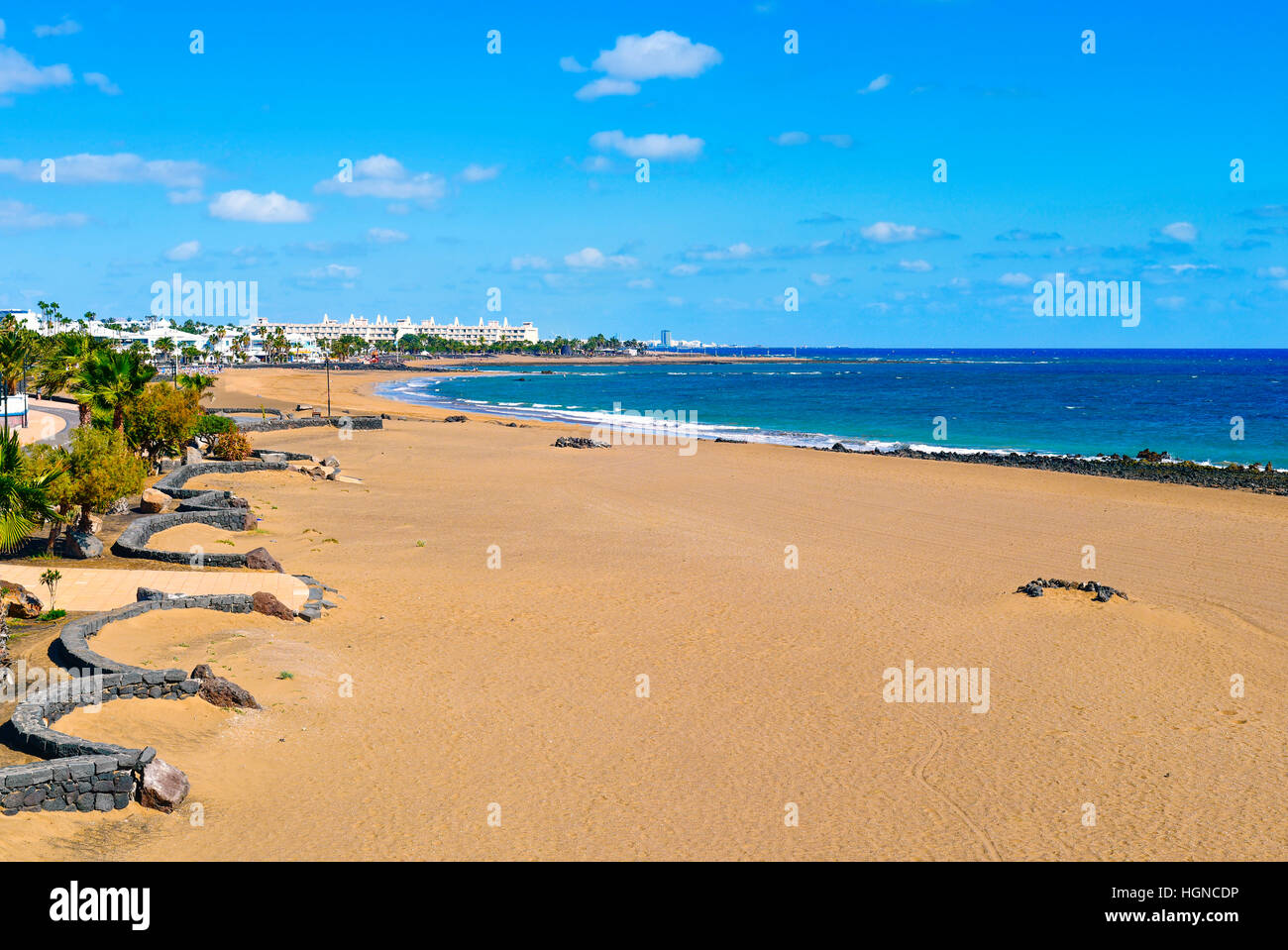 Une vue de la plage de la plage de Matagorda à Puerto del Carmen, Lanzarote, dans les îles Canaries, Espagne Banque D'Images