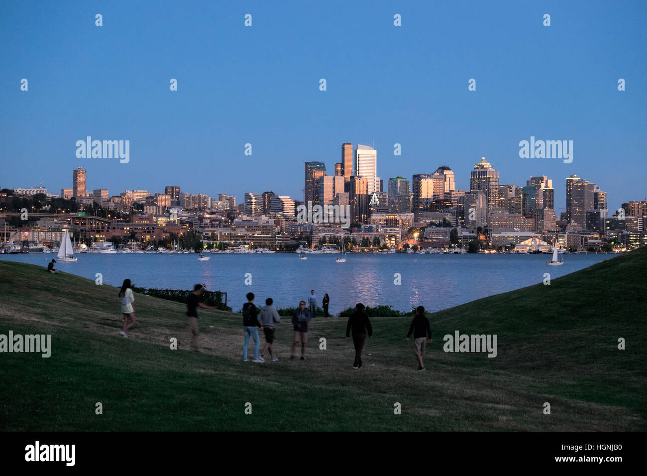 Vue de la ligne d'horizon de l'Seattle Lake Union de Gasworks Park. Banque D'Images