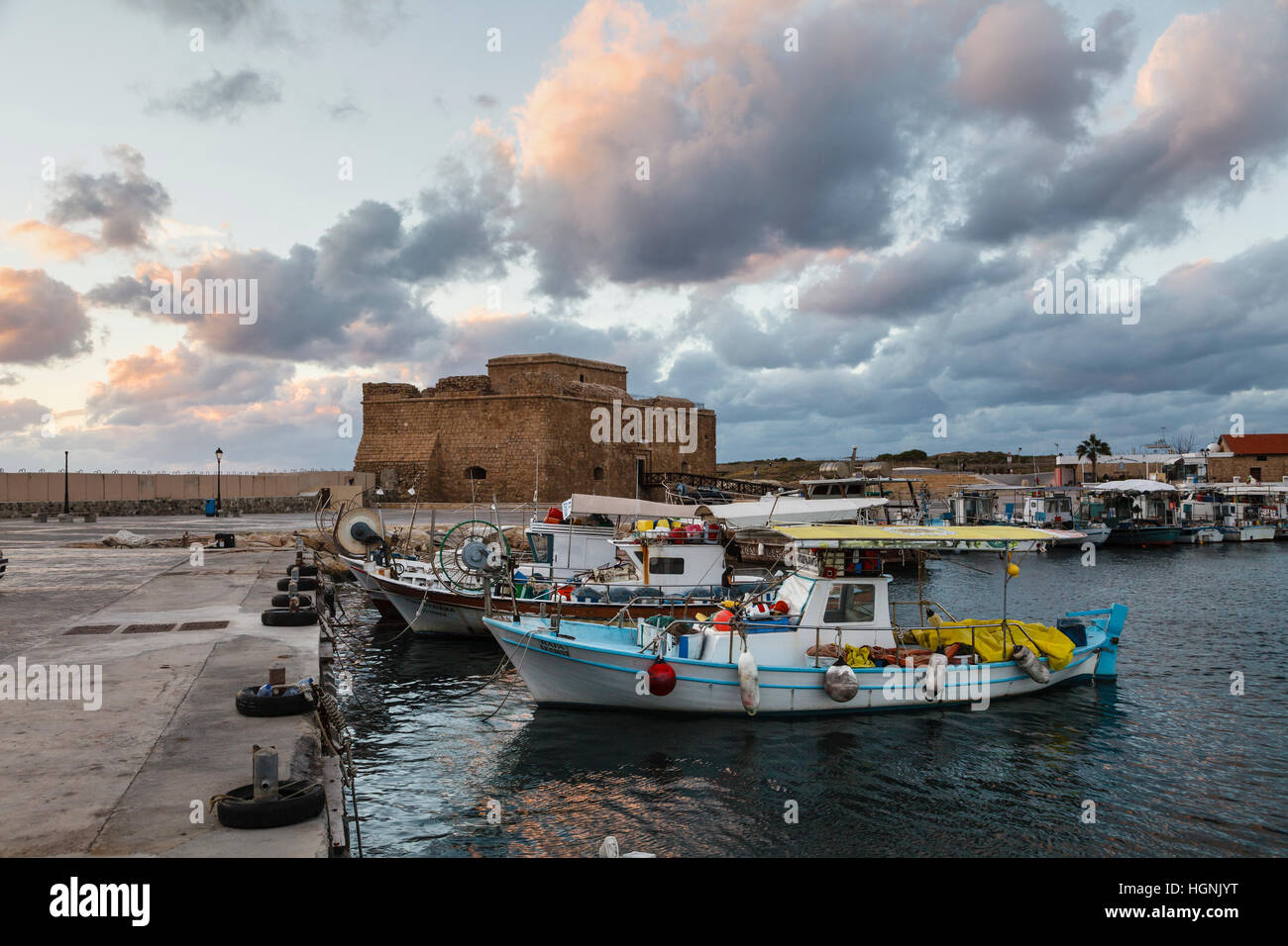 Le château de Paphos et du port, à Chypre Banque D'Images