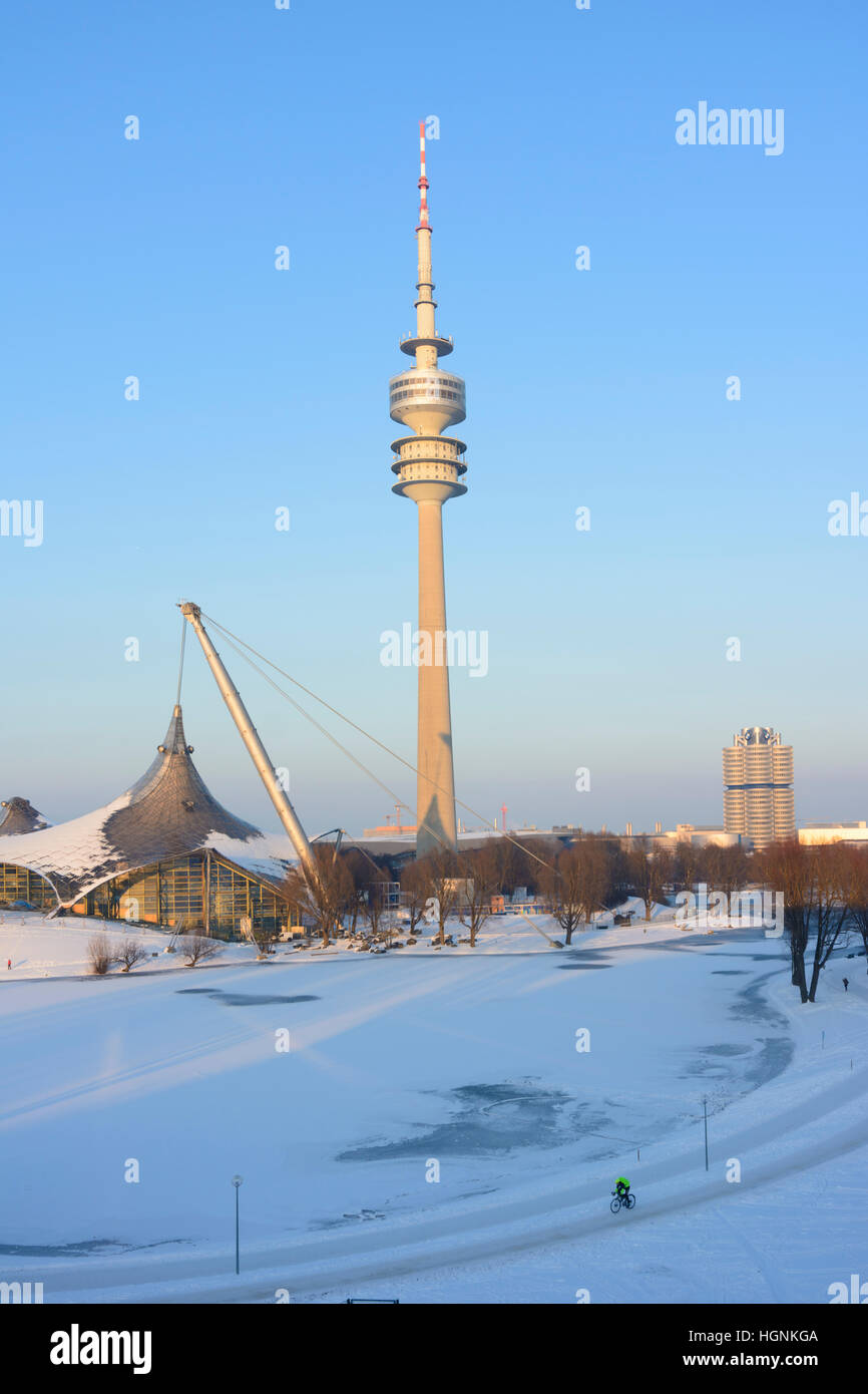 München, Munich : Parc olympique (Olympiapark), Olympiaturm (Tour Olympique), siège de BMW, Oberbayern, Haute-Bavière, Bayern, Bavière, Allemagne Banque D'Images