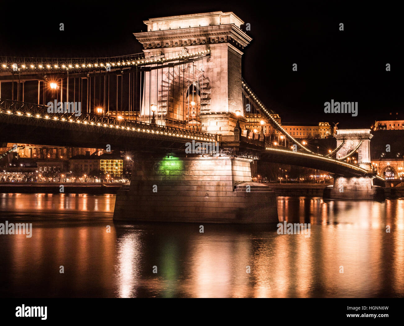 Pont des chaînes de Budapest, Hongrie par nuit Banque D'Images