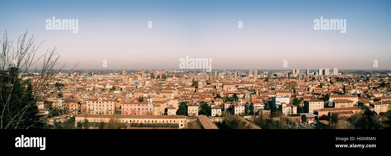 La ville de Bologne panoramique vue de l'église de San Michele in Bosco. Emilia-Romagna Italie Banque D'Images
