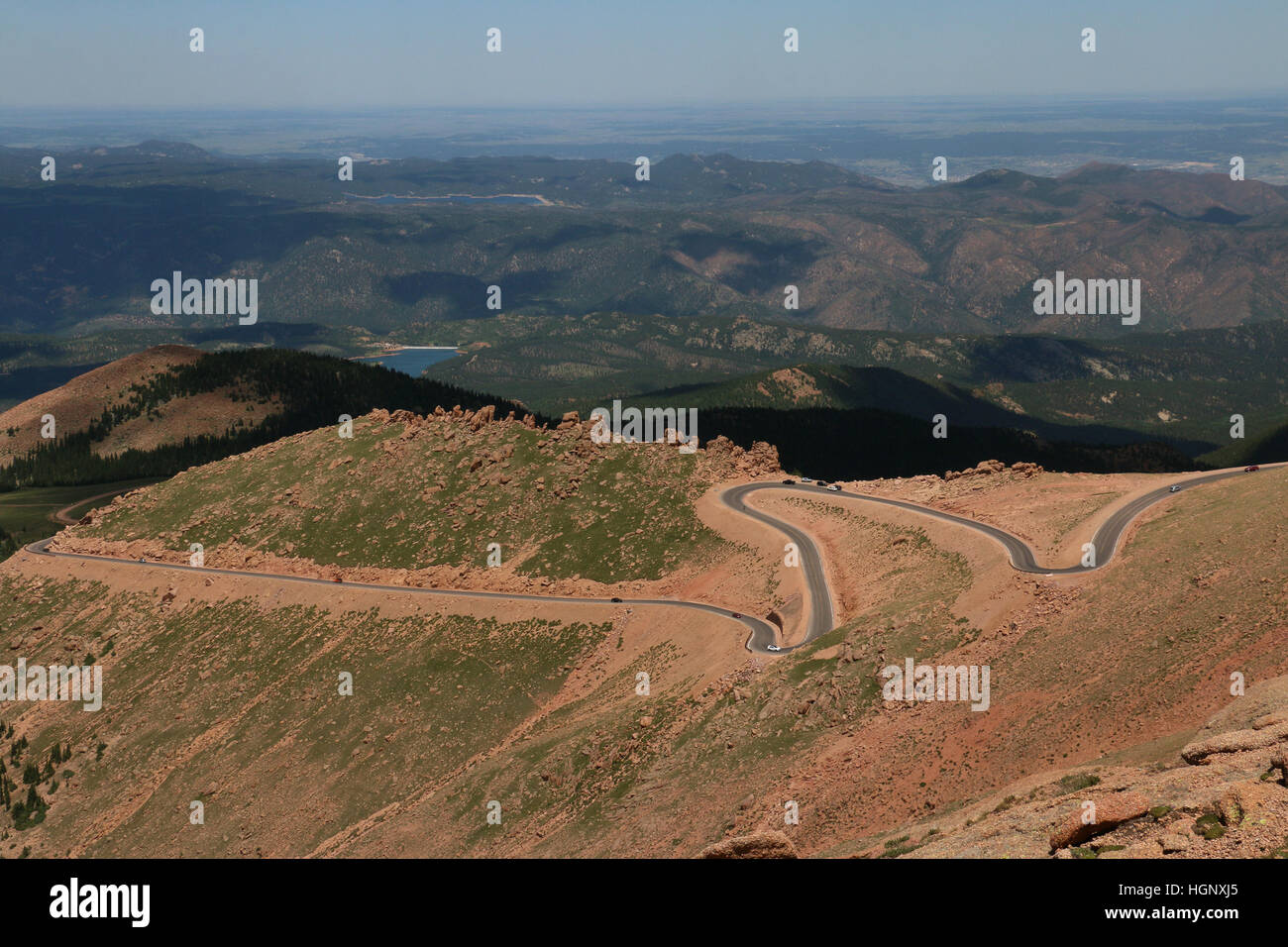 Les voitures sur la route vers 4610 National Park Ridge Colorado Rocky Mountain Banque D'Images