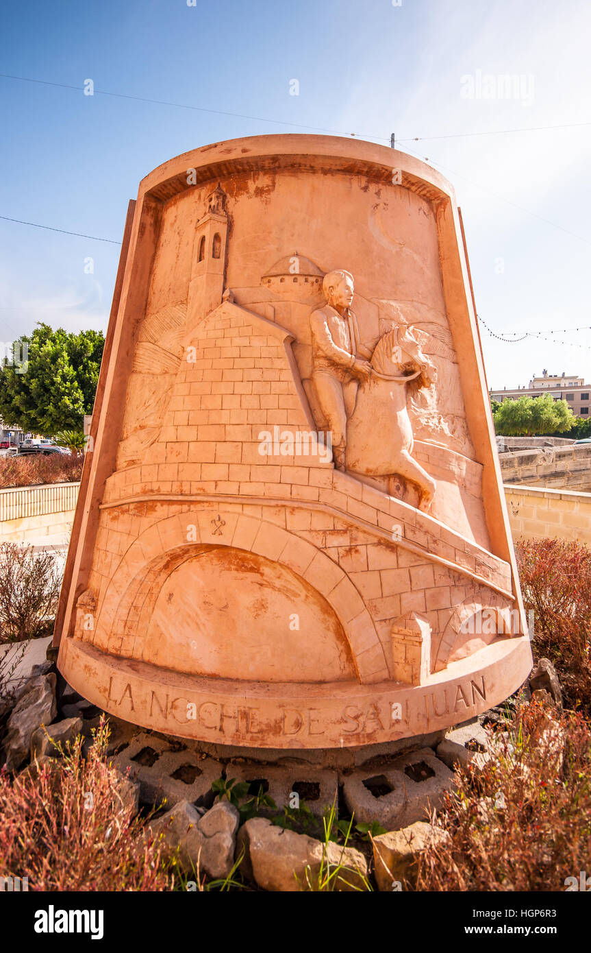 Rojales est un village dans la province d'Alicante et communauté autonome de Valence, Espagne. Raconte l'histoire de la sculpture La Encanta Banque D'Images