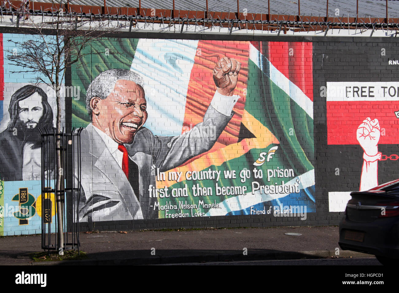 Les amis de l'Irlande sur la fresque murale de la paix internationale à Belfast Banque D'Images