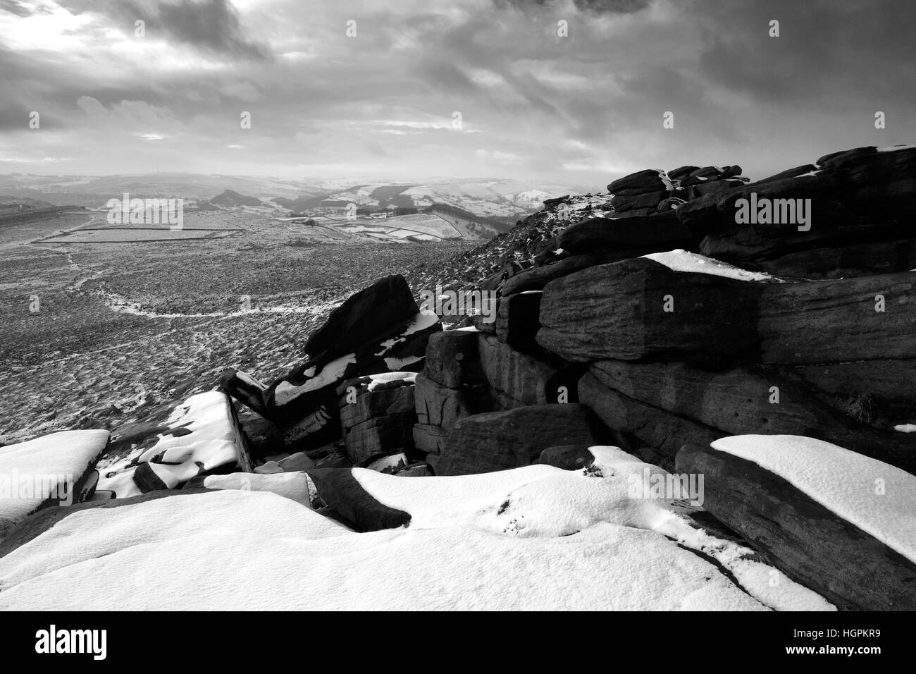 Janvier, hiver neige vue, Hathersage Moor, près de Hathersage, village ; comté de Derbyshire Peak District National Park ; Angleterre ; UK Banque D'Images