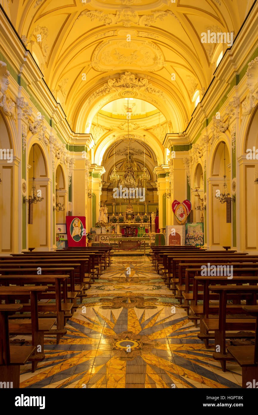 Parrocchia di San Gennaro, Renaissance style basilique église (b. 16e C), Praiano, Campanie, Italie Banque D'Images