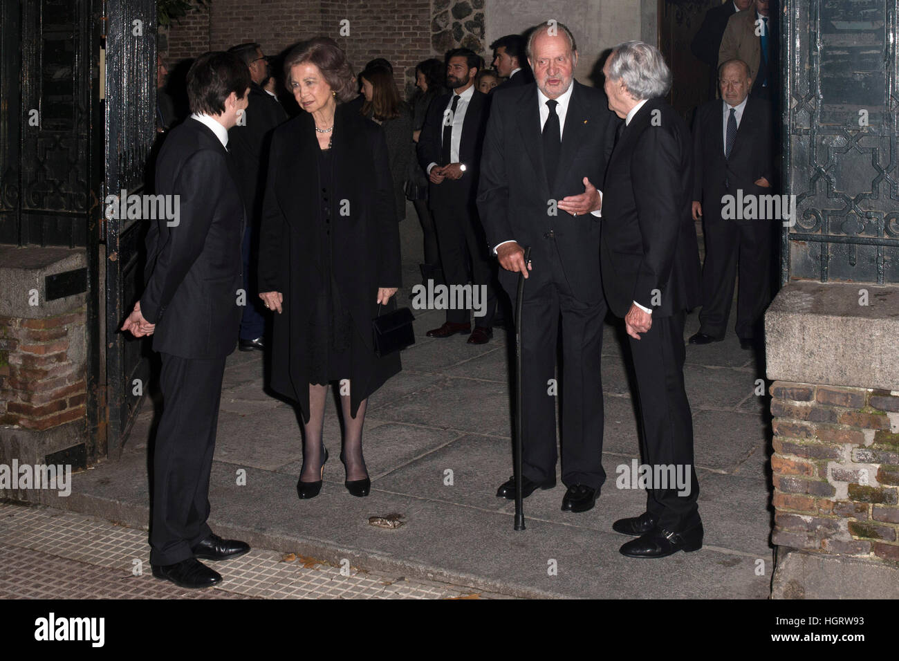 Madrid, Espagne. 12 Jan, 2017. Émérite rois d'Espagne Juan Carlos Ier et de Sofia de Grèce lors des funérailles du Marquis de Asiain à Madrid. Gtres más información : crédit en ligne Comuniación,S.L./Alamy Live News Banque D'Images