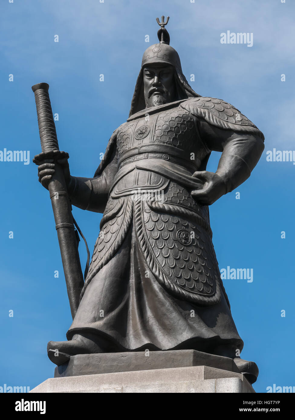 Statue de l'amiral Yi Sun-sin à la place Gwanghwamun à Séoul, Corée. Banque D'Images