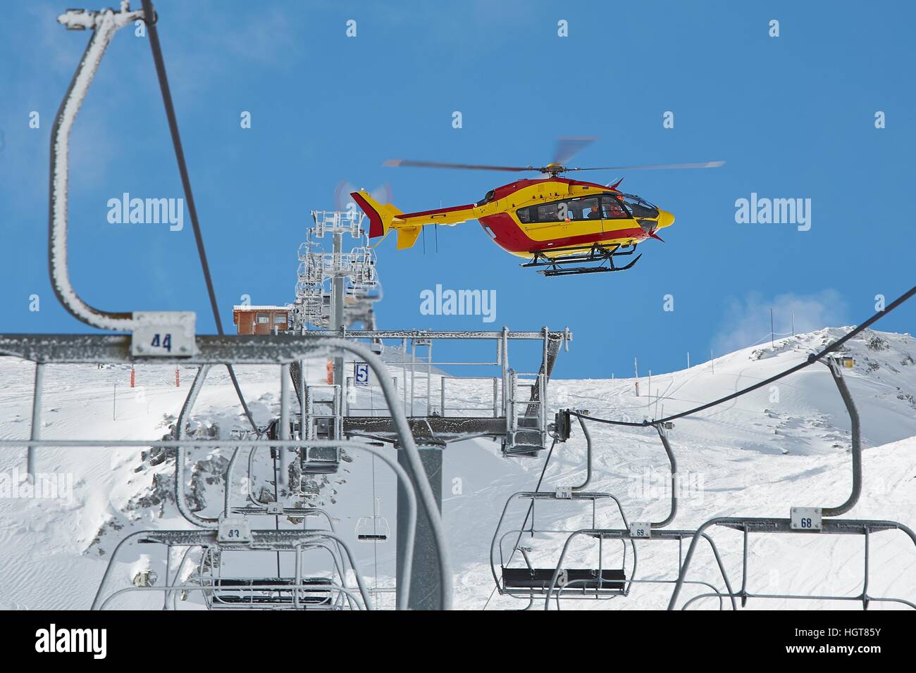 Hélicoptère de sauvetage en montagne Banque D'Images
