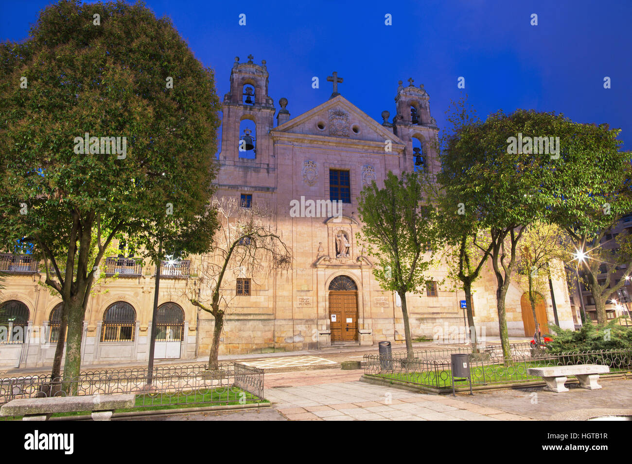 Salamanca - La Iglesia de Nuestra Señora del Carmen au crépuscule. Banque D'Images
